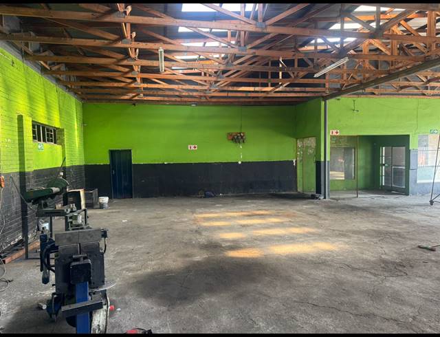 1,300M² WAREHOUSE TO LET IN HERMANSTAD